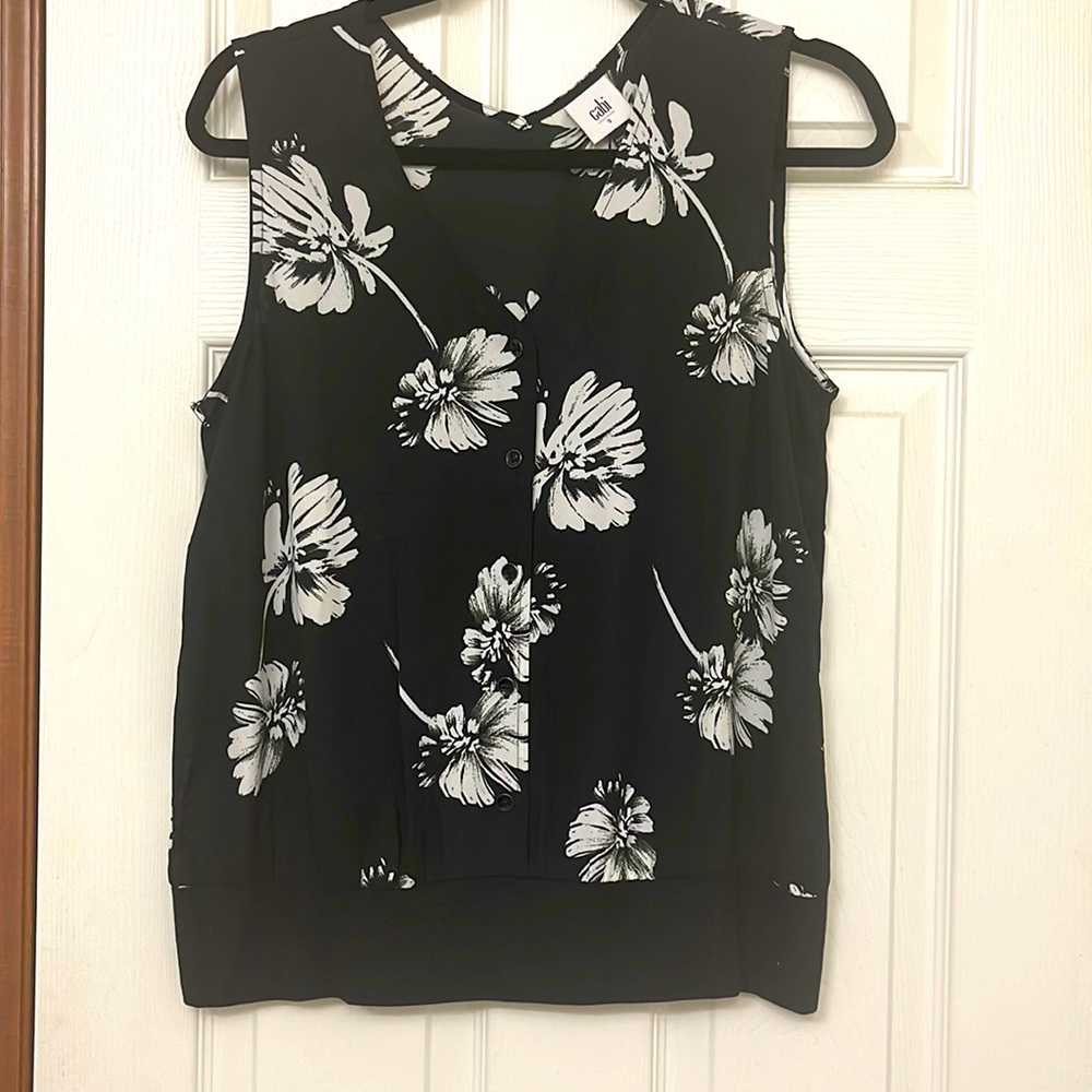Black & White Knitwit Top. Self:100% Polyester. Trim:96%, Rayon, 4% spandex